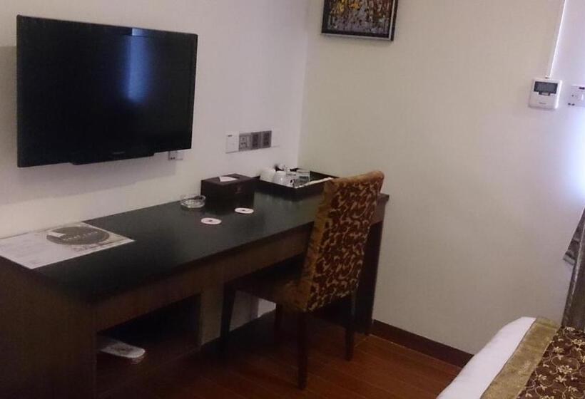 & Apartment Ambassador 3