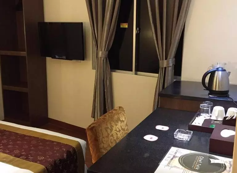 & Apartment Ambassador 3