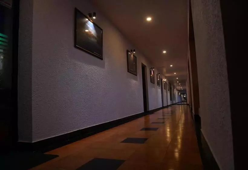 ユースホステル Kstdc Hotel Mayura Valley View Madikeri