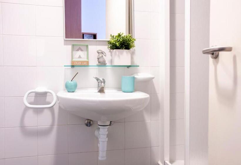 هاستل Residencia Tomás Alfaro Fournier