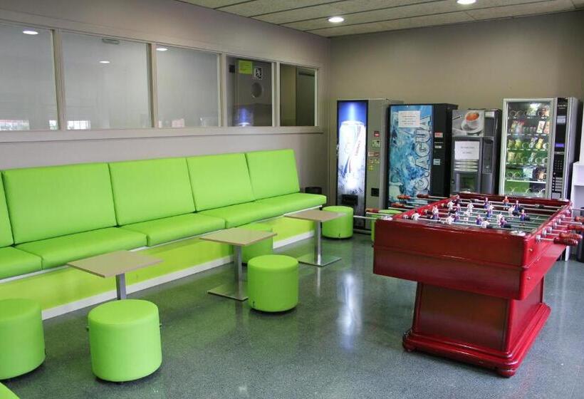 هاستل Residencia Tomás Alfaro Fournier