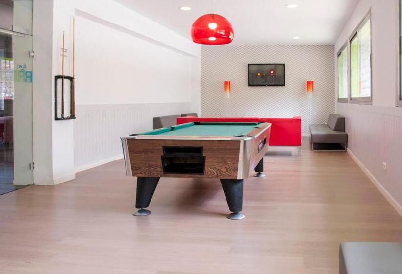 هاستل Residencia Tomás Alfaro Fournier