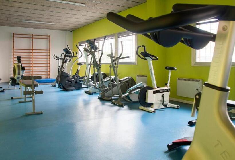 هاستل Residencia Tomás Alfaro Fournier