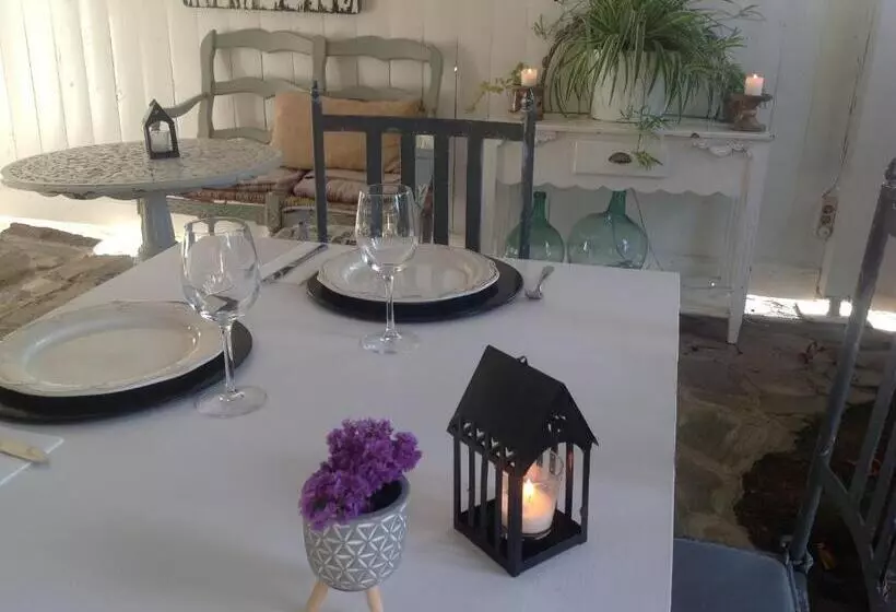 هتل Hosteria De Arnuero