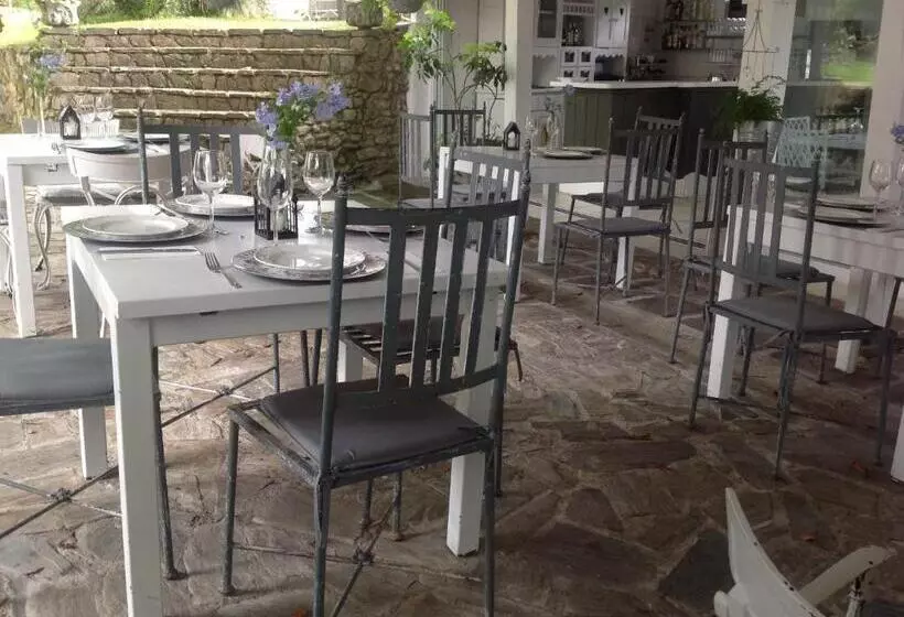 هتل Hosteria De Arnuero