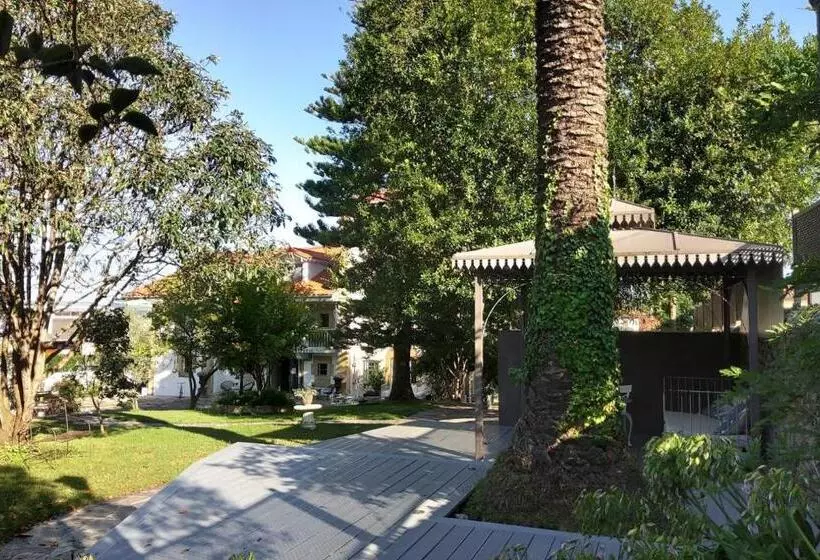 هتل Hosteria De Arnuero