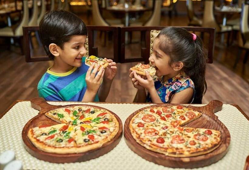 فندق Eskay Resorts By Muza