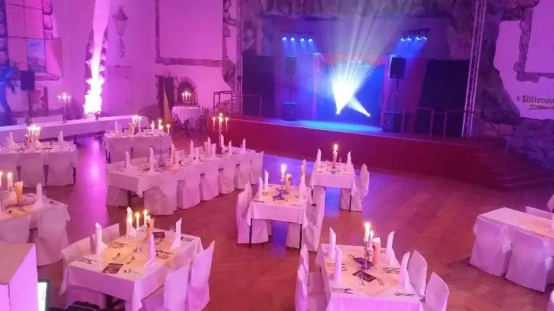 ホテル Pension Und Restaurant Die Burg