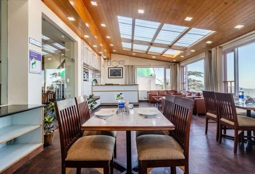 Hotelli Treebo Maharaja, Near Mall Road