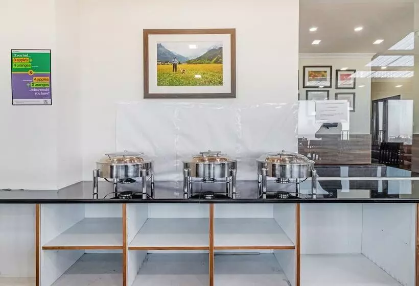 Hotelli Treebo Maharaja, Near Mall Road