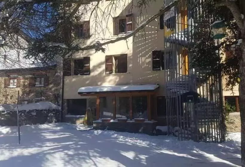 Xalet Refugi U.e.c.   Hostel