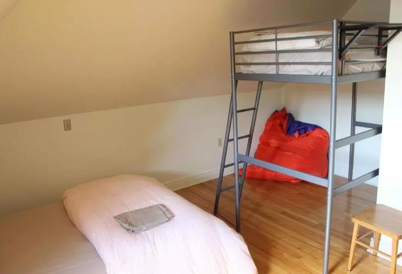 Auberge De Jeunesse Magog Orford Hostel