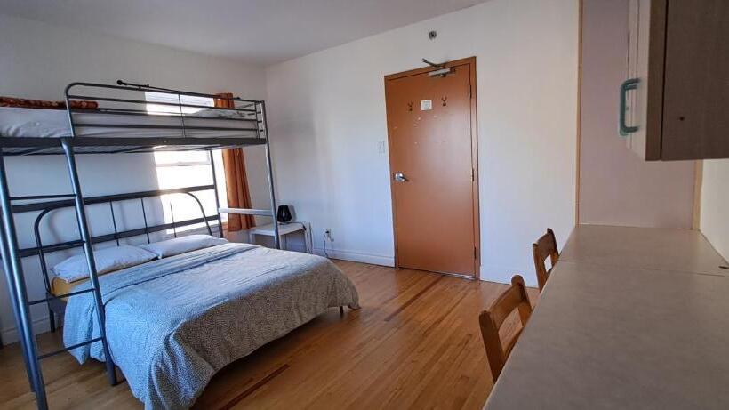 Auberge De Jeunesse Magog Orford Hostel