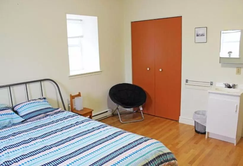 Auberge De Jeunesse Magog Orford Hostel