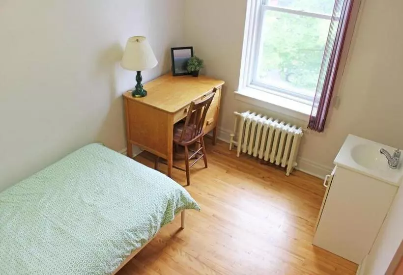 Auberge De Jeunesse Magog Orford Hostel