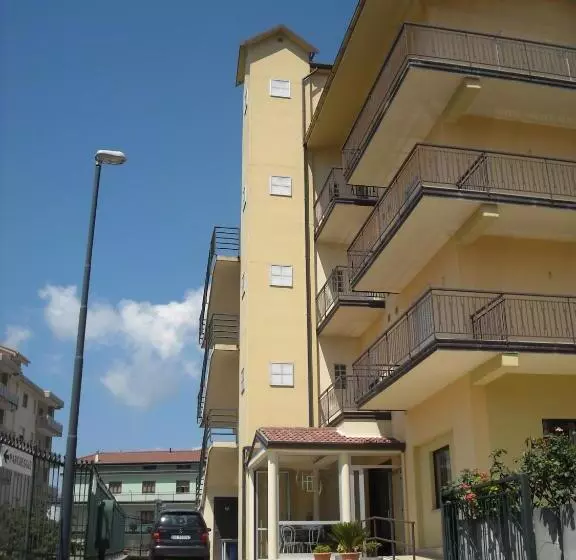 Hotelli Caimo Bed Breakfast