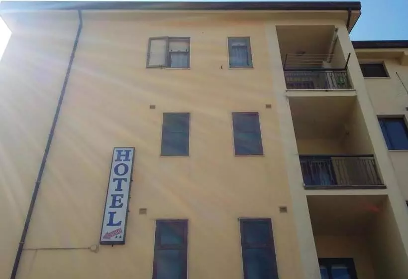 Hotelli Caimo Bed Breakfast
