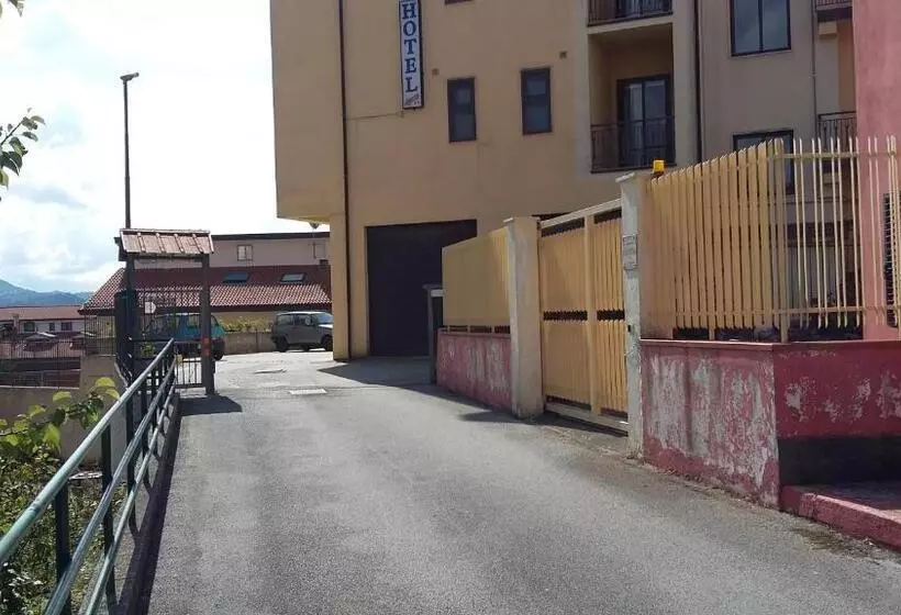 Hotelli Caimo Bed Breakfast