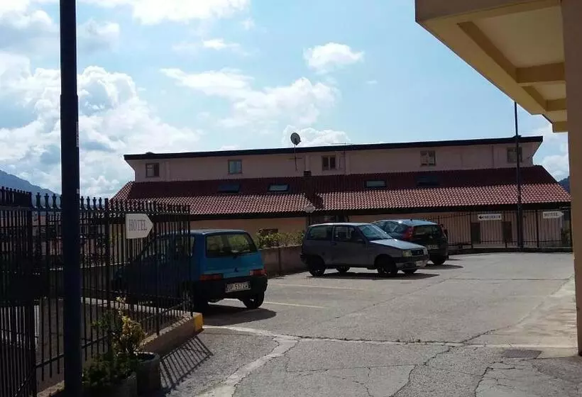 Hotelli Caimo Bed Breakfast