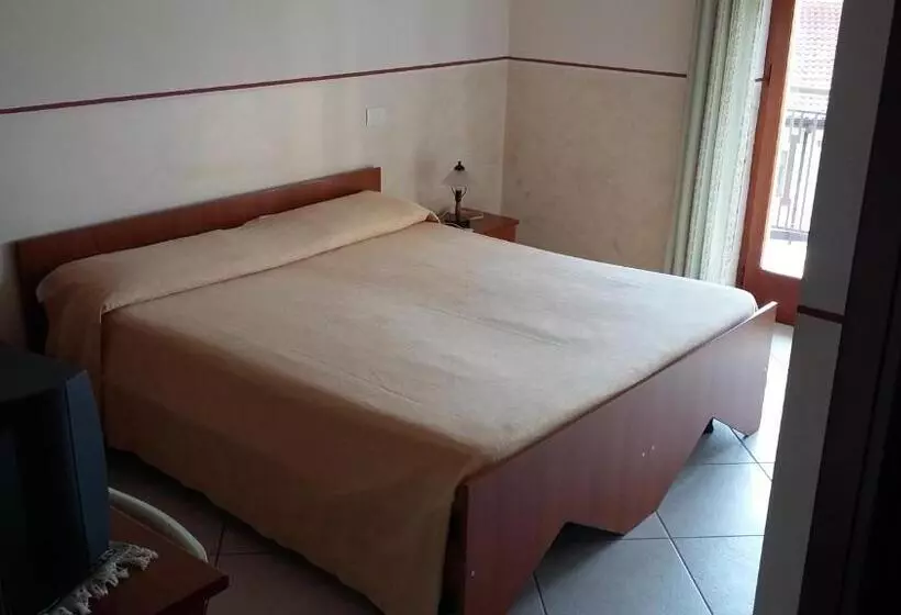 Hotelli Caimo Bed Breakfast