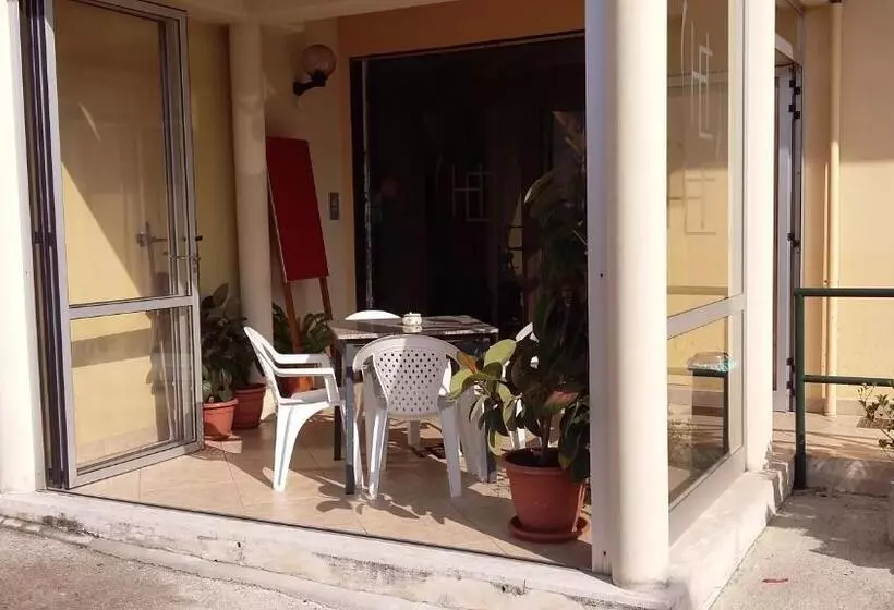 Hotelli Caimo Bed Breakfast