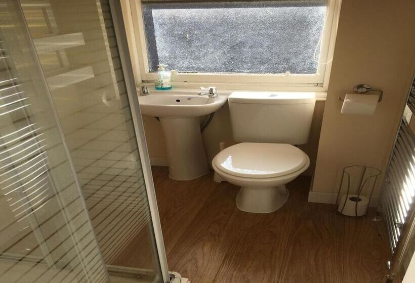 בית מלון כפרי The Royal