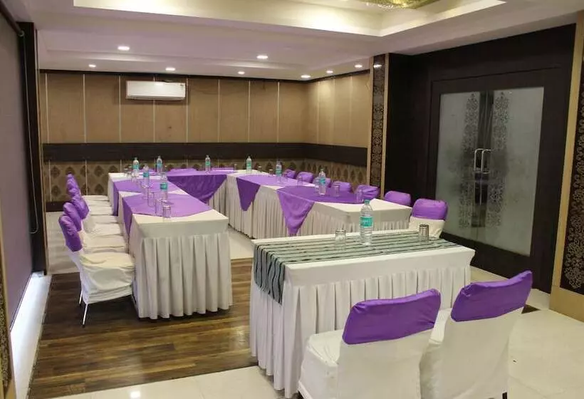 ホテル Samrat