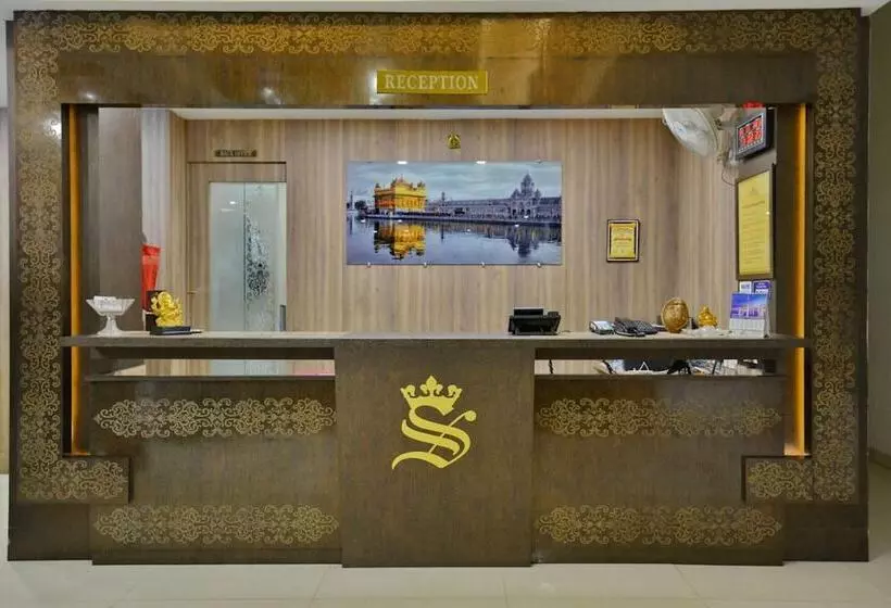 ホテル Samrat