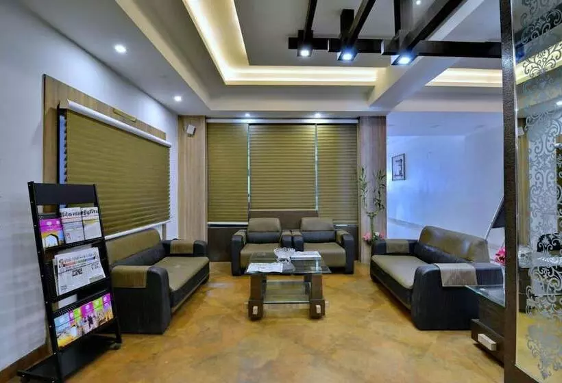 ホテル Samrat
