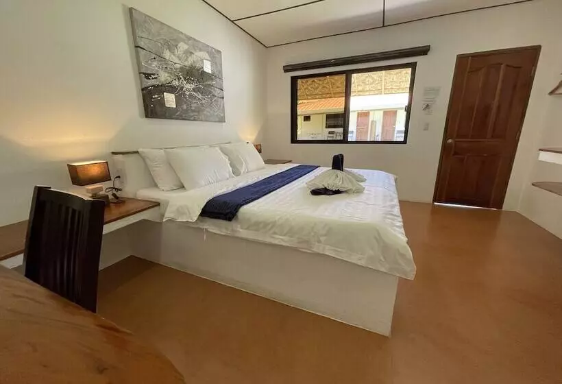 Parrot Resort Moalboal