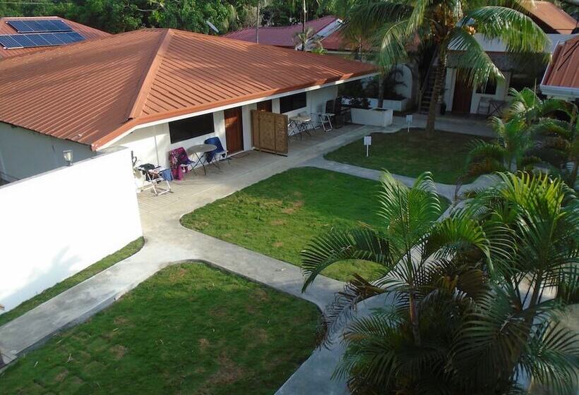 Parrot Resort Moalboal