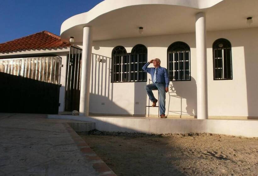 هاستل Guesthouse Villa La Isla