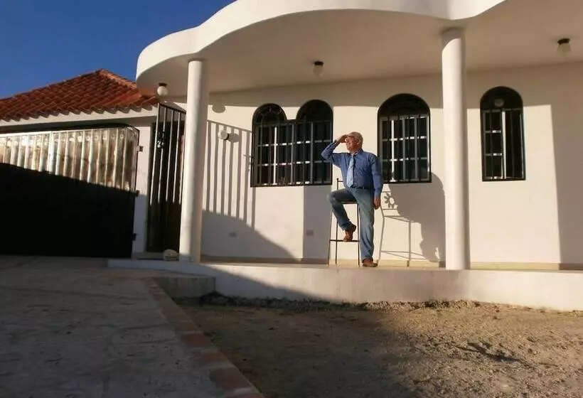 هاستل Guesthouse Villa La Isla