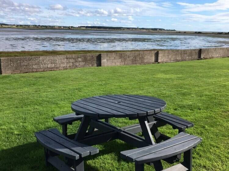 تختخواب و صبحانه Edenside House