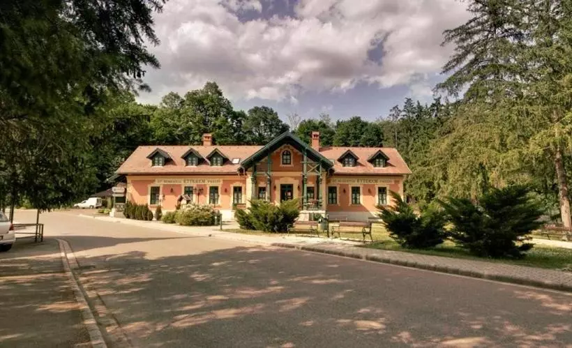 Aamiaismajoitus (B&B) St. Hubertus étterem és Panzió