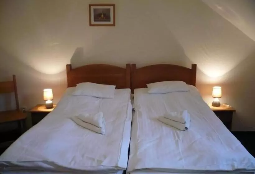 Aamiaismajoitus (B&B) St. Hubertus étterem és Panzió