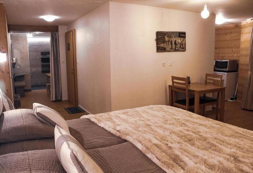 צימר Chambre Privãƒæ’ã‚â©e Avec Cuisine Et Salle De Bain Dans La Chambre, Winoka Lodge