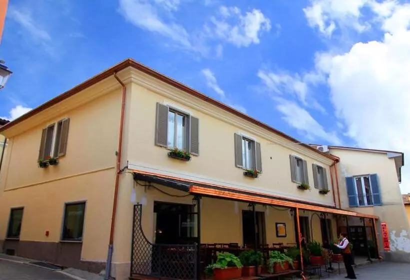 Hotelli Albergo Benito