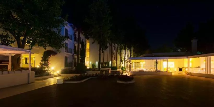 Liv Hotel By Bellazure