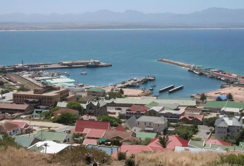 Aamiaismajoitus (B&B) Avenues Guesthouse