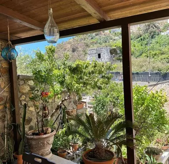 Aamiaismajoitus (B&B) Lunaponzese Ponza Centro