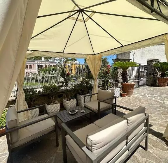 Aamiaismajoitus (B&B) Lunaponzese Ponza Centro