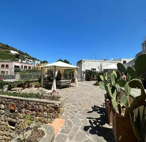 Aamiaismajoitus (B&B) Lunaponzese Ponza Centro