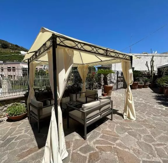 Aamiaismajoitus (B&B) Lunaponzese Ponza Centro