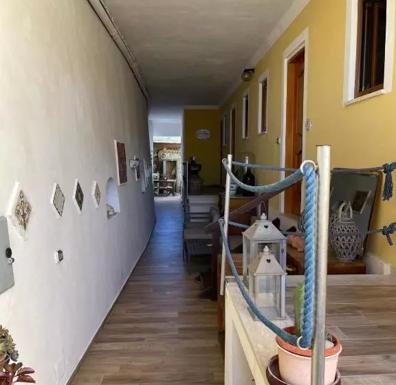 Aamiaismajoitus (B&B) Lunaponzese Ponza Centro