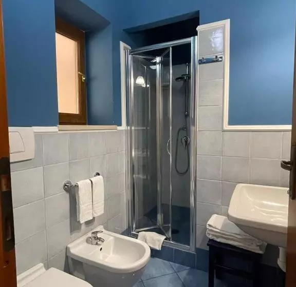 Aamiaismajoitus (B&B) Lunaponzese Ponza Centro