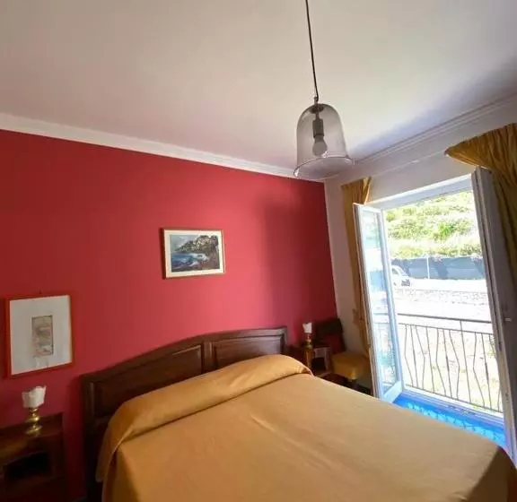 Aamiaismajoitus (B&B) Lunaponzese Ponza Centro
