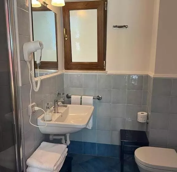 Aamiaismajoitus (B&B) Lunaponzese Ponza Centro