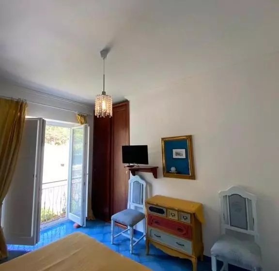Aamiaismajoitus (B&B) Lunaponzese Ponza Centro