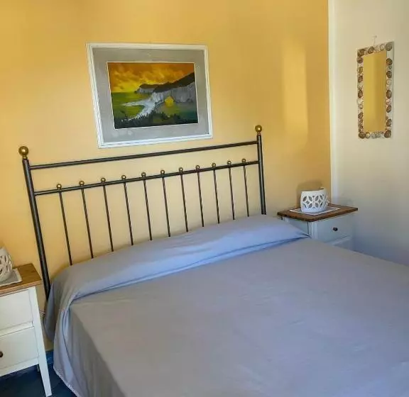 Aamiaismajoitus (B&B) Lunaponzese Ponza Centro